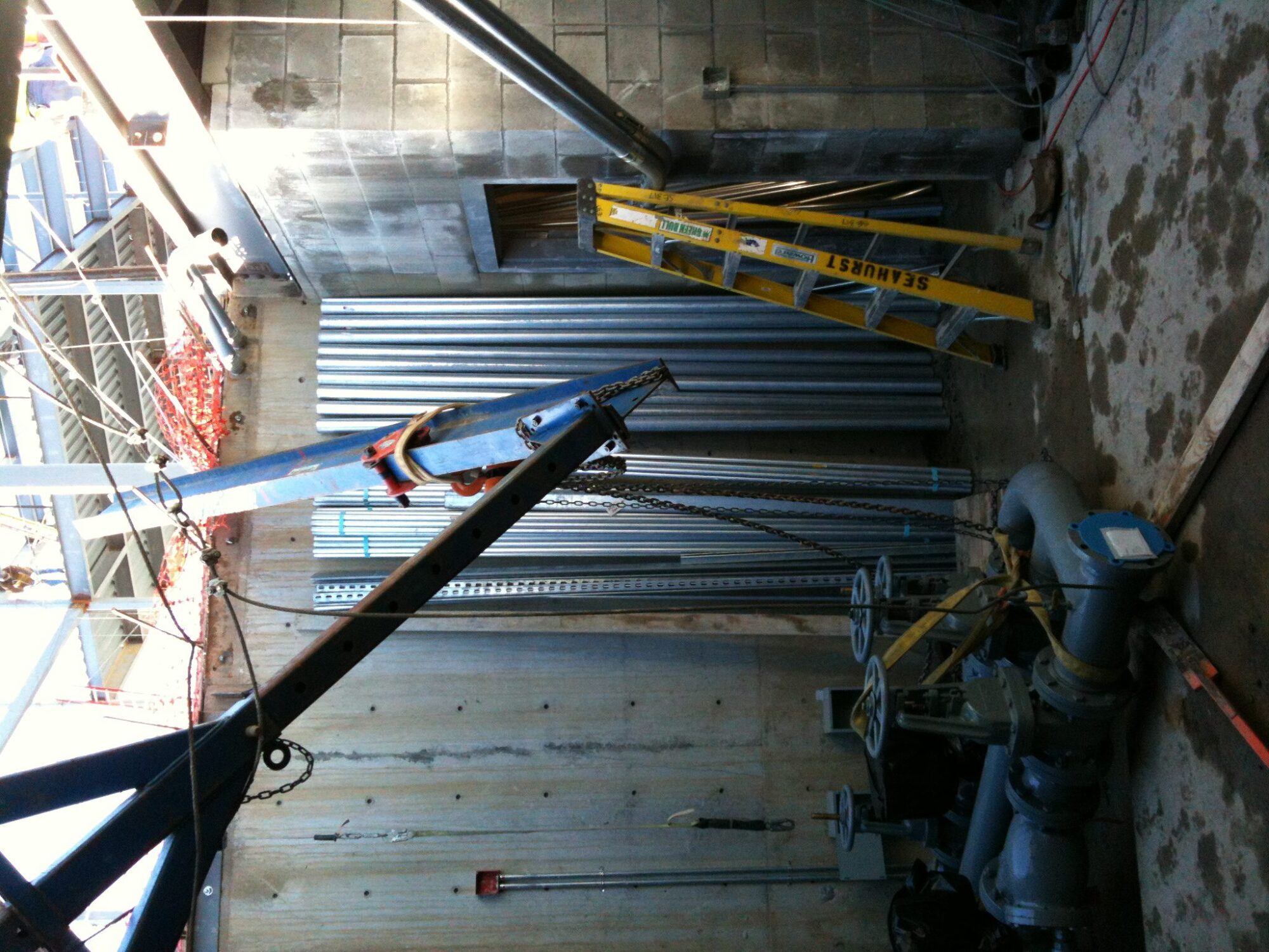 Photo 1 Gantry Crane Near Ladder